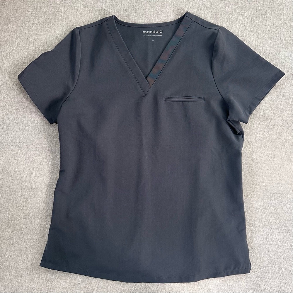 Mandala Women's V-Neck Scrub Top. Small. Charcoal.